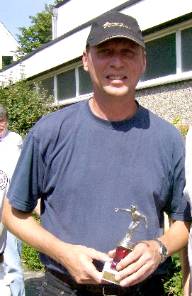 Pokal�bergabe in Brinkum Gerold Schelenz