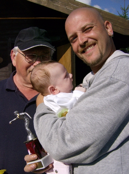 Johann Blank und Mike Wiemers mit Mia Wiemers