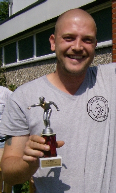 Pokal�bergabe in Brinkum Mike Wiemers